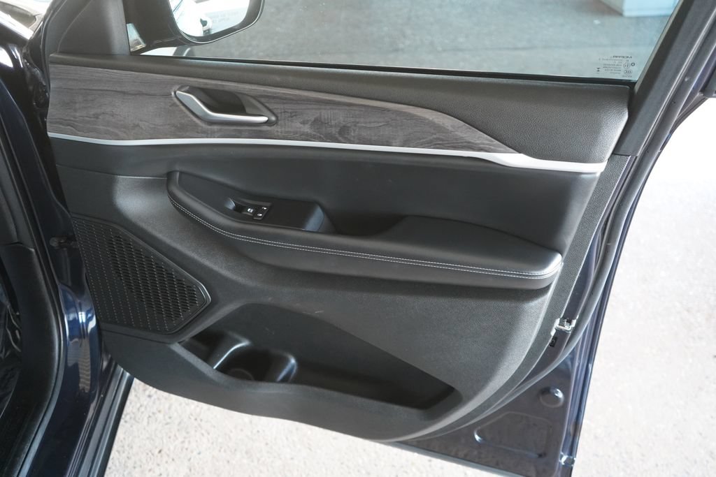 Used 2024 Jeep Grand Cherokee L Limited AWD/4WD image 18