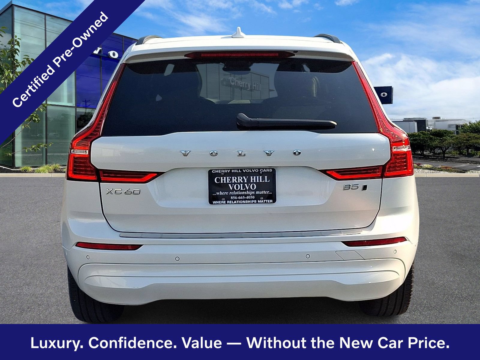 Certified 2022 Volvo XC60 B5 Momentum w/ Advanced Package AWD/4WD image 6