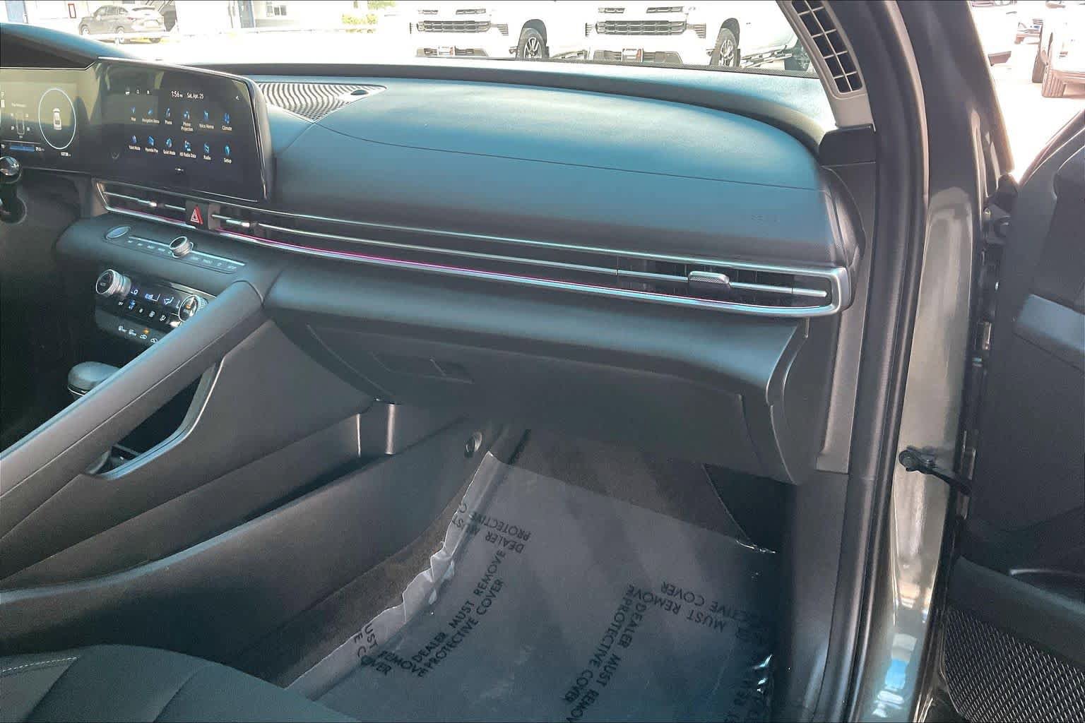 Used 2024 Hyundai Elantra SEL FWD image 17