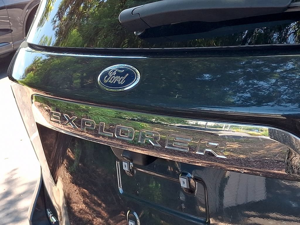 Used 2024 Ford Explorer XLT AWD/4WD image 10