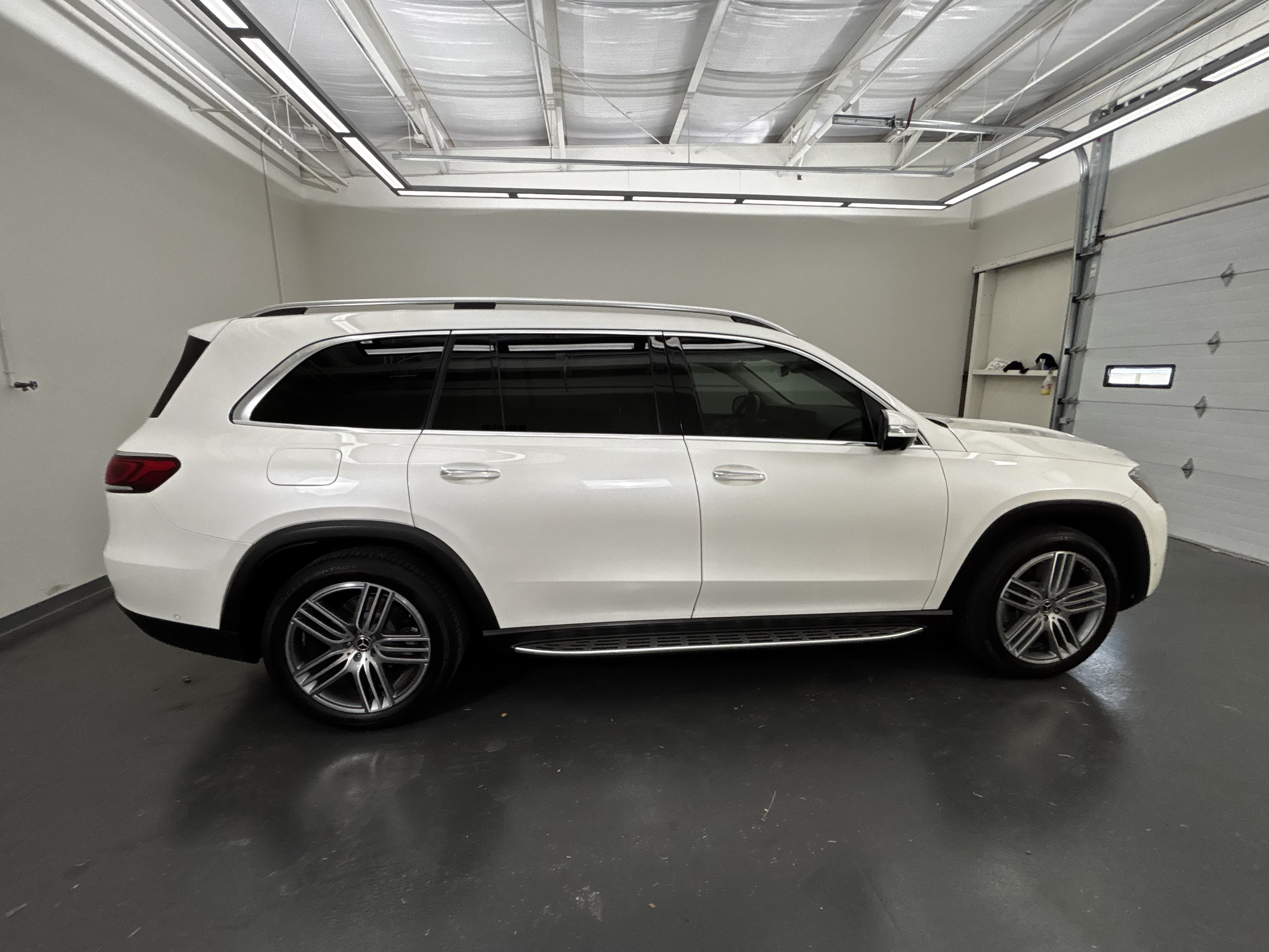 Used 2021 Mercedes-Benz GLS 450 4MATIC image 10
