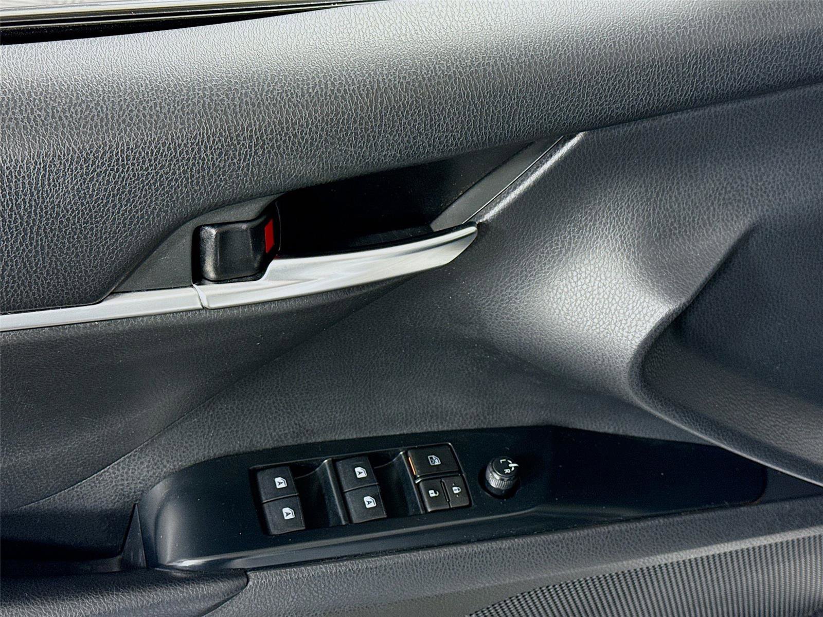 Used 2018 Toyota Camry SE w/ Audio Package FWD image 11