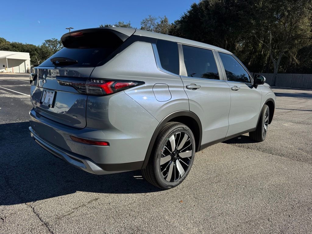 New 2025 Mitsubishi Outlander SE image 8