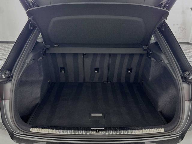 Certified 2025 Audi Q3 2.0T Premium Plus w/ Premium Plus Package AWD/4WD image 24