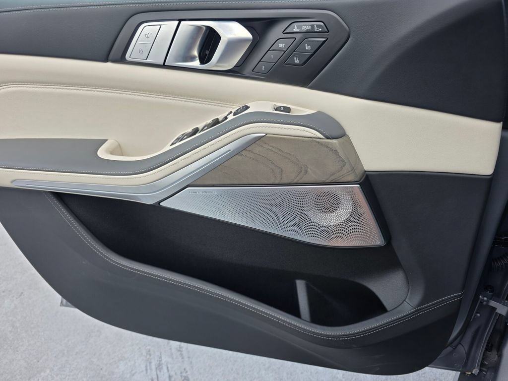 New 2027 BMW X7 M60i AWD/4WD image 17
