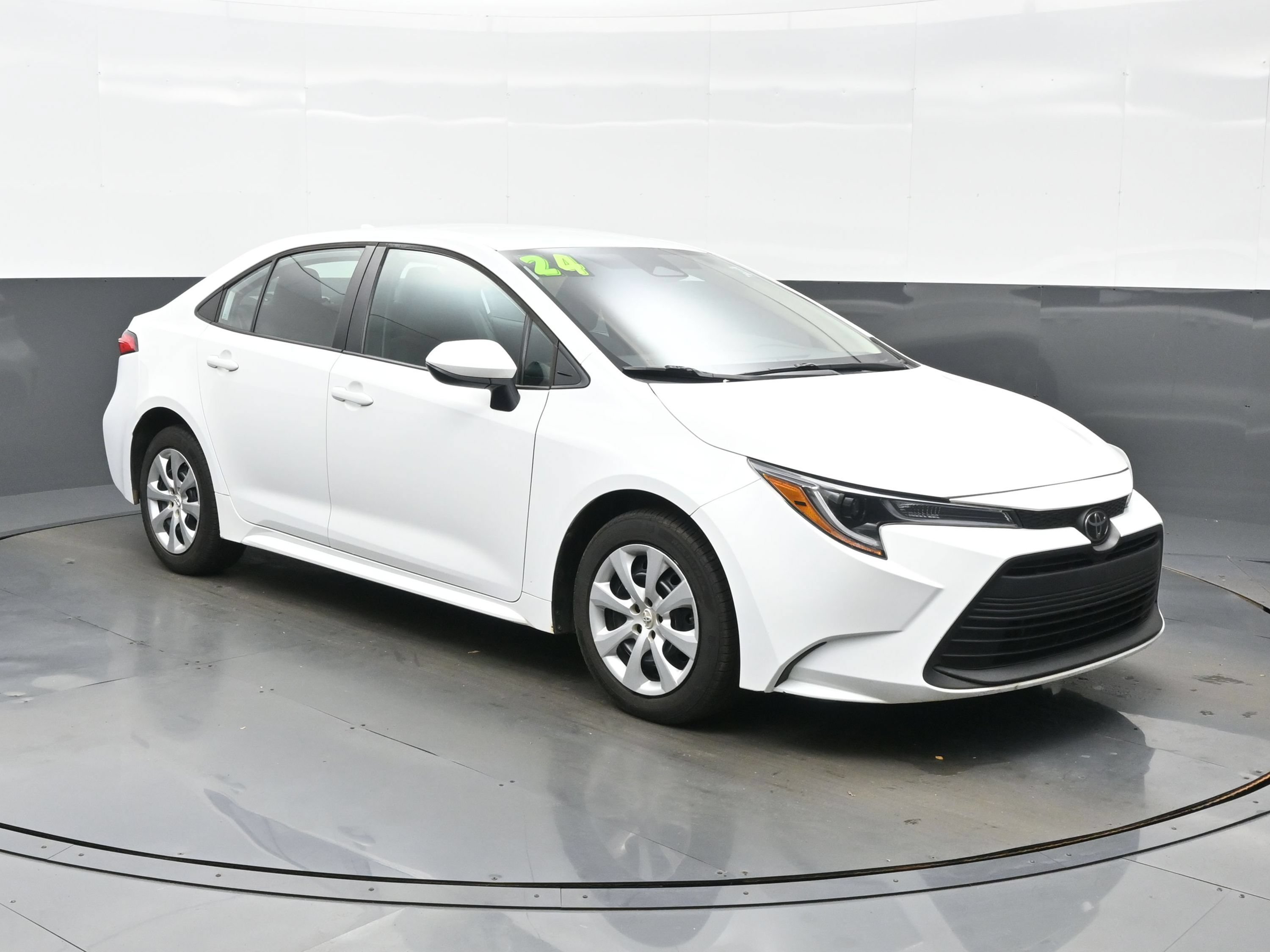 Used 2024 Toyota Corolla LE FWD image 8