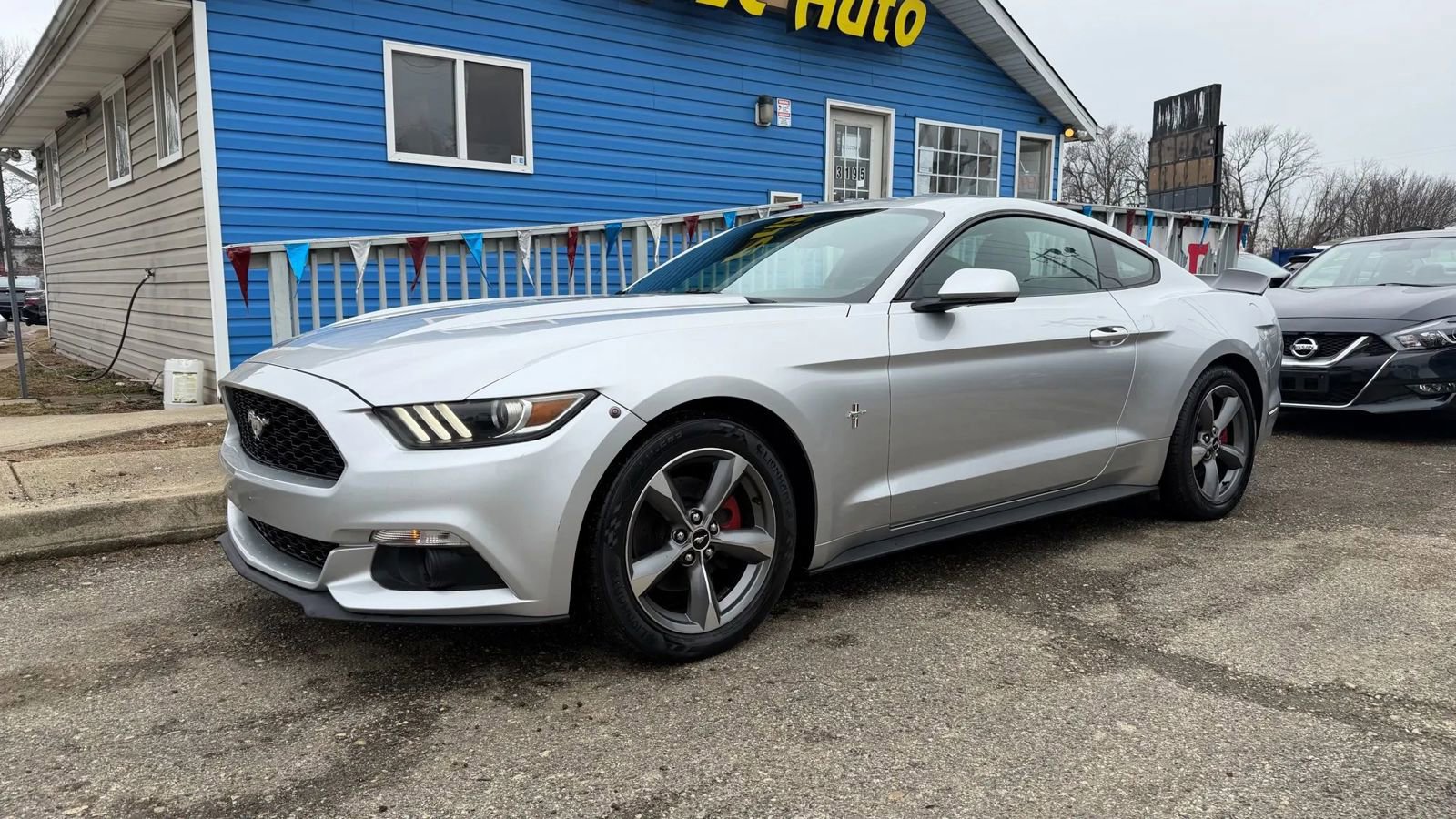 Used 2016 Ford Mustang Coupe image 2