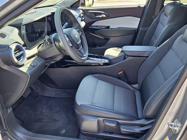 Used 2026 Chevrolet Trax LT FWD image 17