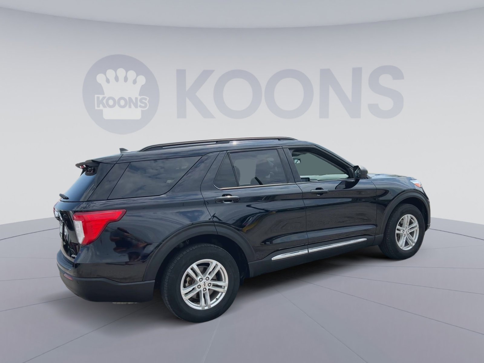 Used 2023 Ford Explorer XLT AWD/4WD image 12