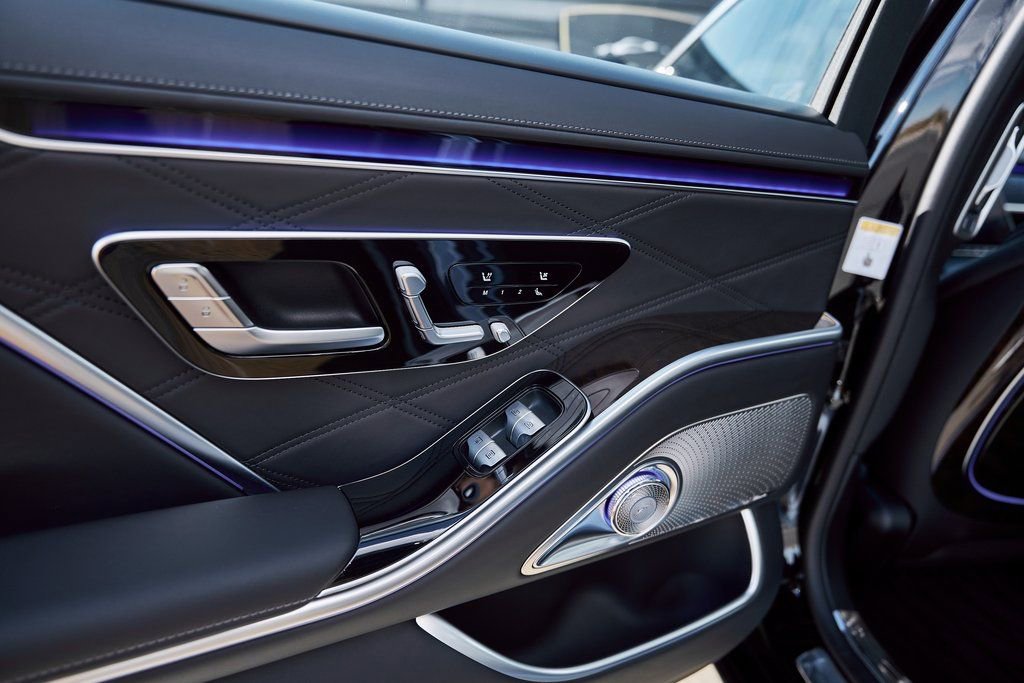 Used 2025 Mercedes-Benz Maybach S 580 4MATIC image 38