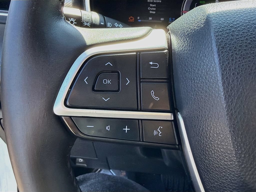 Used 2023 Toyota Highlander Platinum AWD/4WD image 12