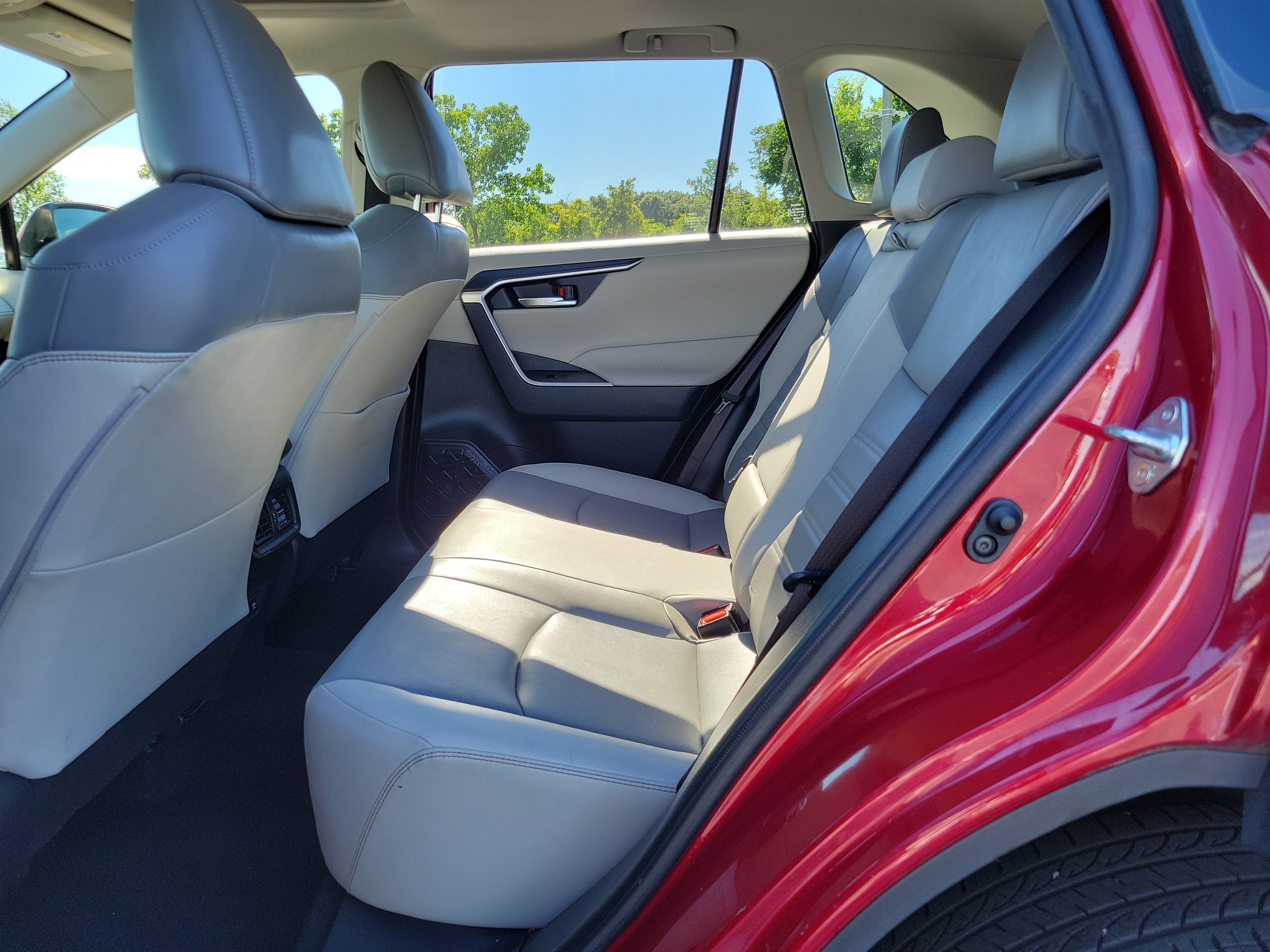 Certified 2019 Toyota RAV4 XLE Premium FWD image 12