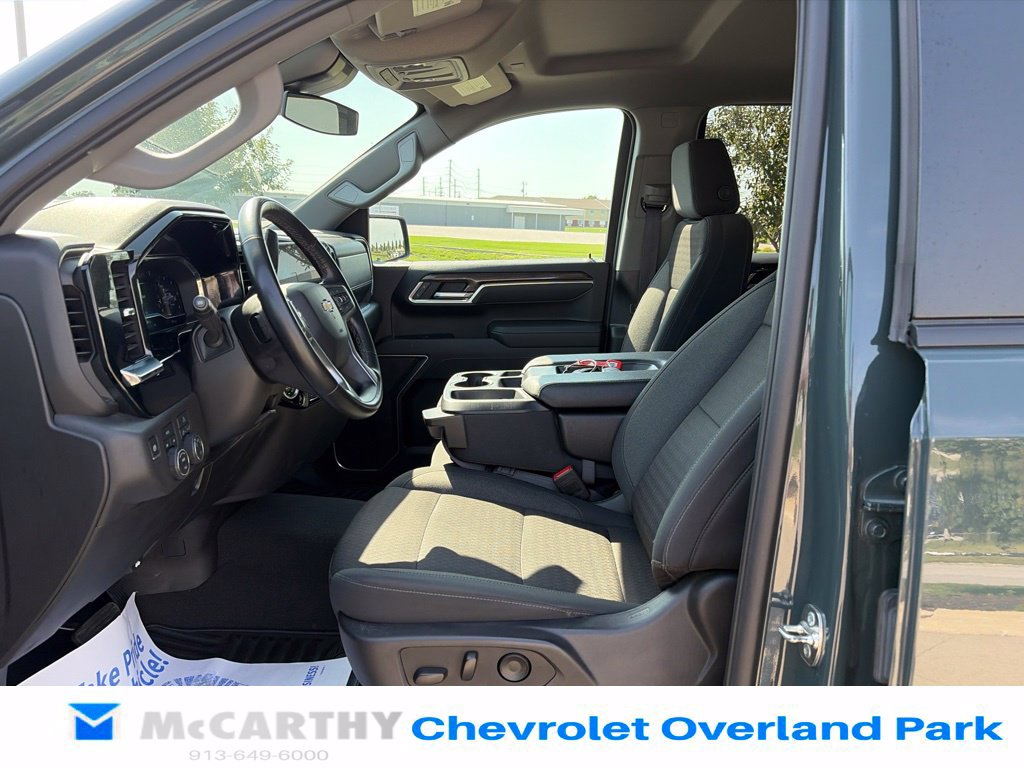 Used 2025 Chevrolet Silverado 1500 LT AWD/4WD image 45