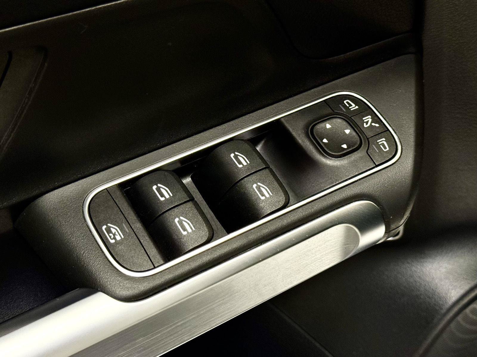 Used 2022 Mercedes-Benz GLB 250 4MATIC image 12