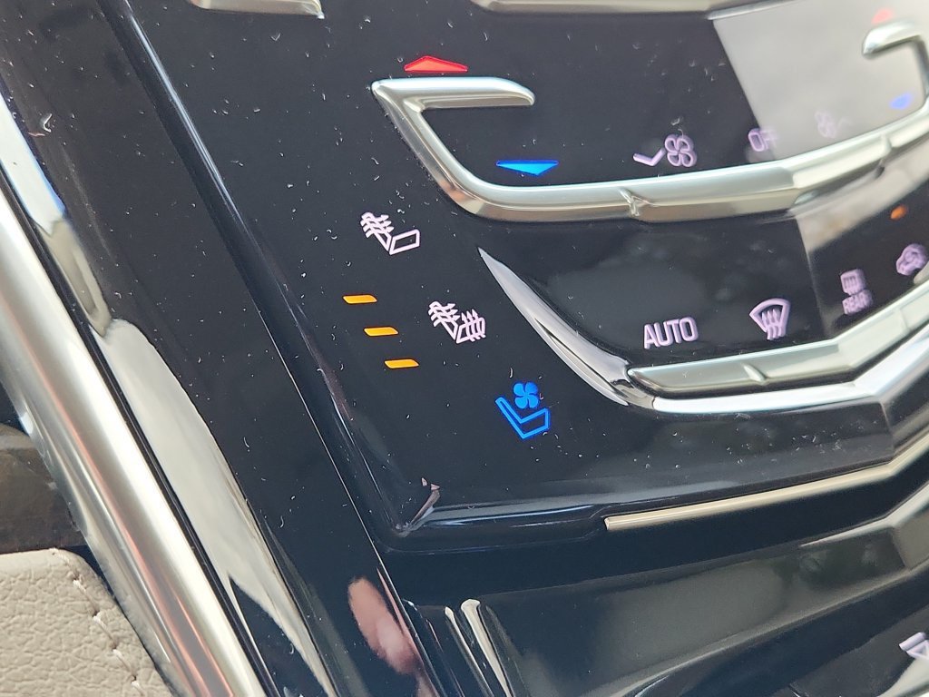 Used 2019 Cadillac Escalade Premium Luxury AWD/4WD image 24