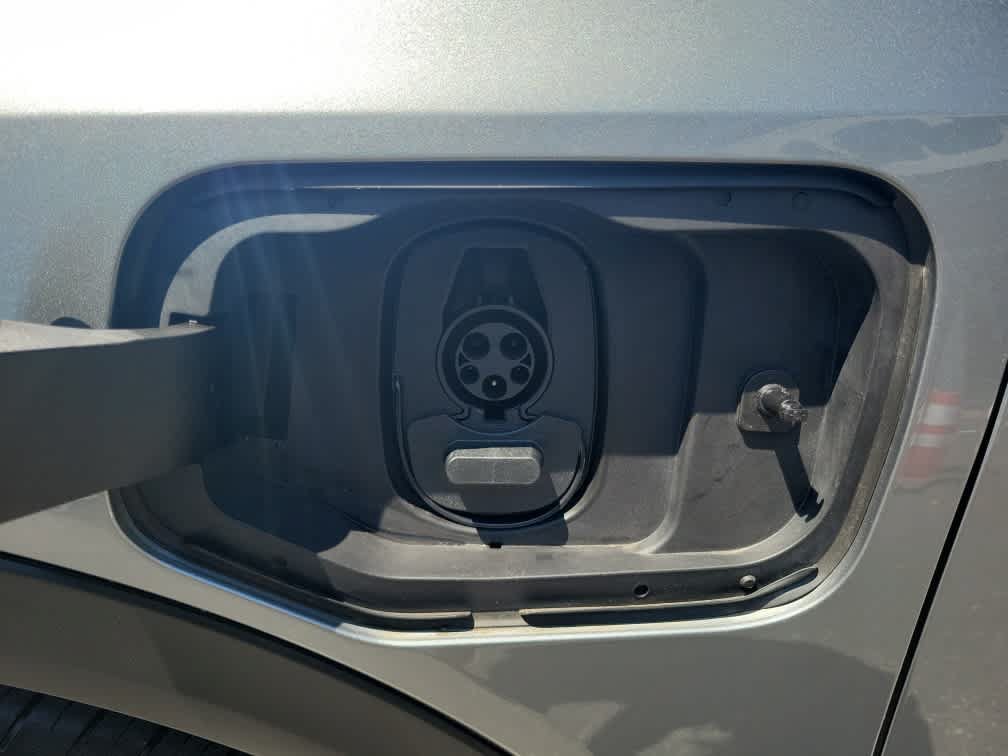 Used 2025 Chevrolet Equinox EV LT w/ Comfort Package AWD/4WD image 8
