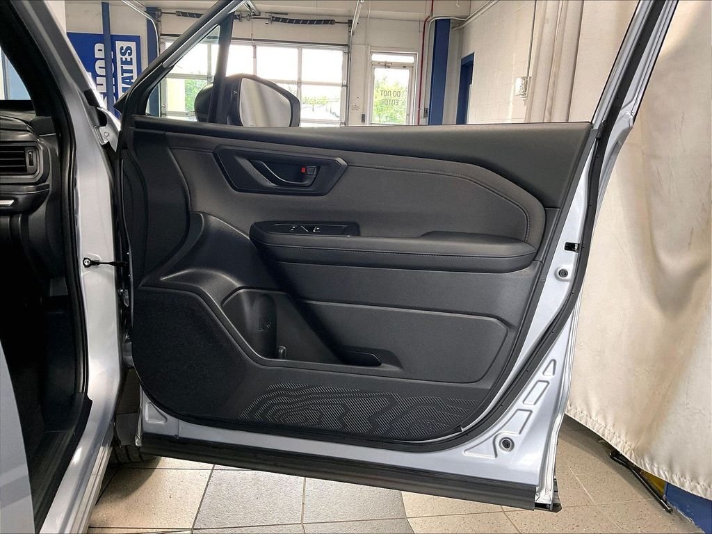 Used 2025 Subaru Forester Premium AWD/4WD image 12