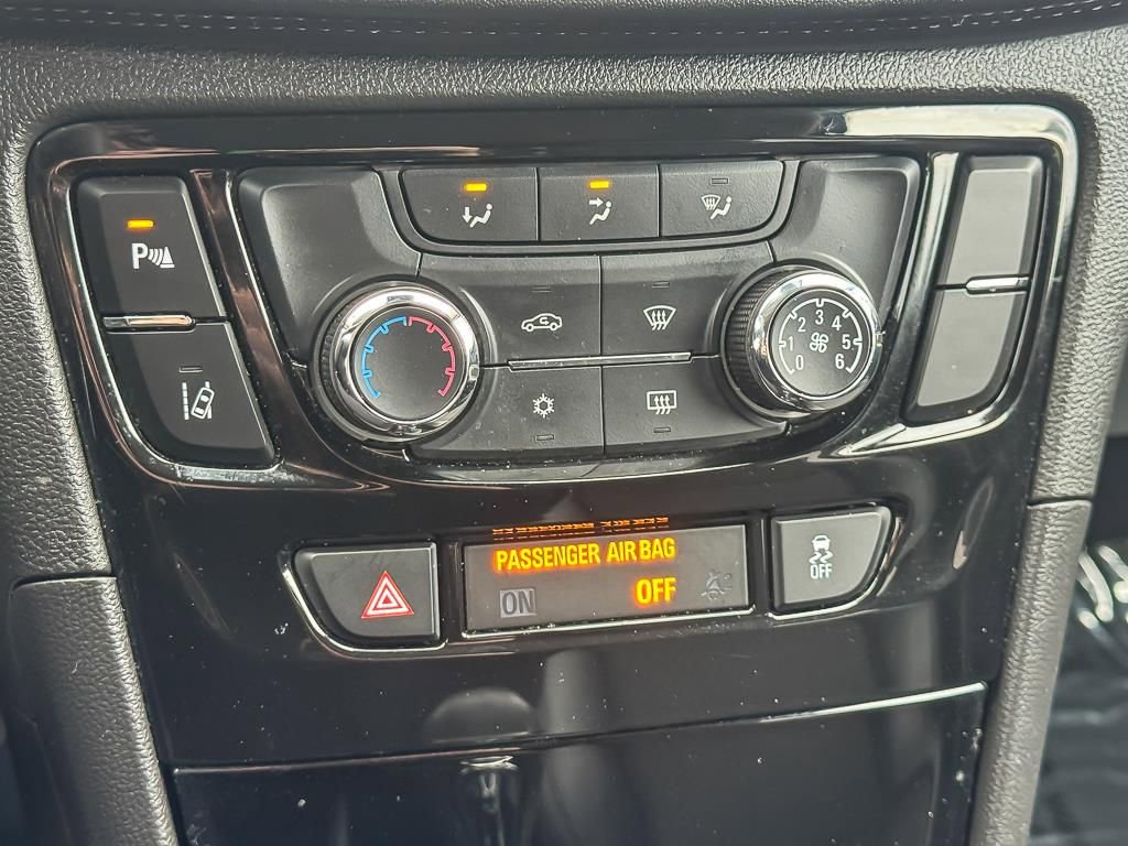 Used 2022 Buick Encore Preferred w/ Safety Package II image 18