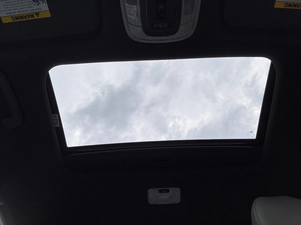 Used 2025 Hyundai Elantra Limited FWD image 42
