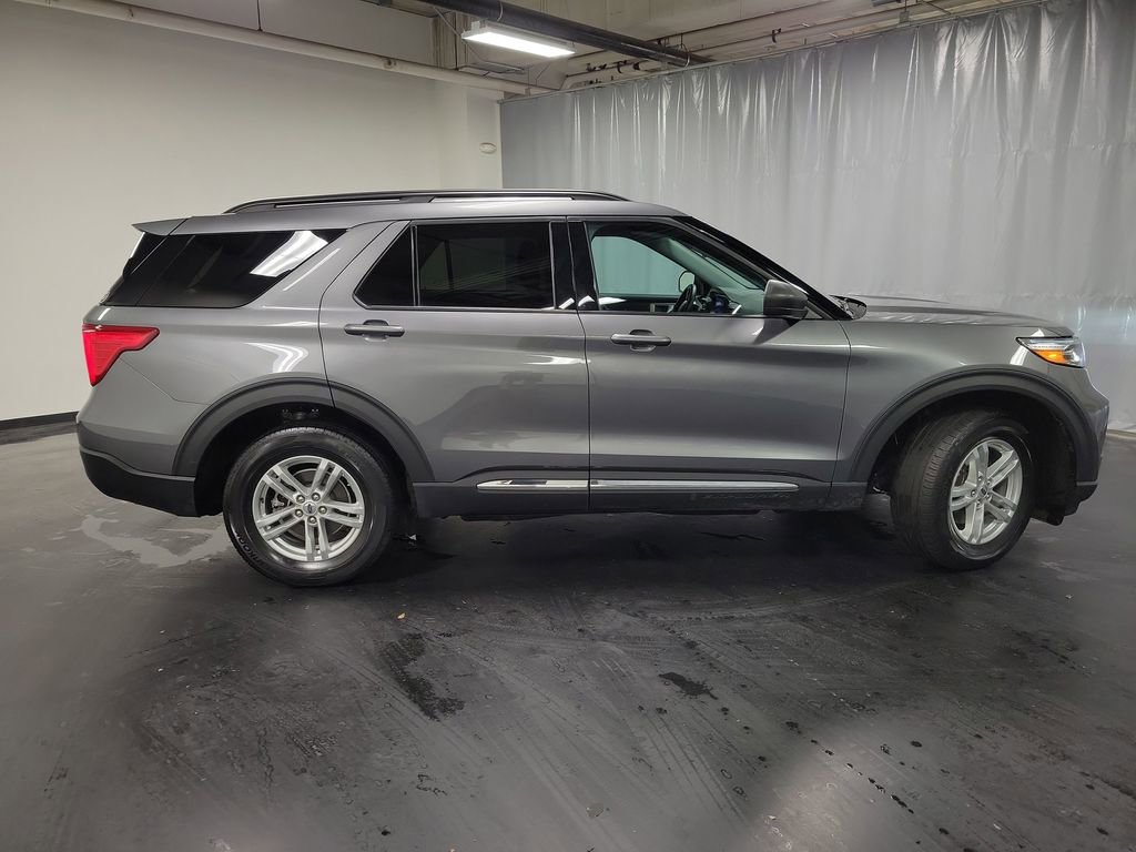 Used 2024 Ford Explorer XLT AWD/4WD image 9