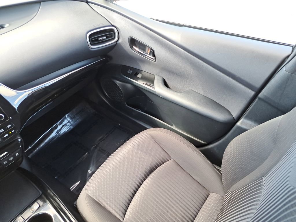 Used 2022 Toyota Prius Prime LE image 12