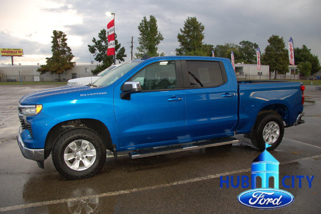 Used 2022 Chevrolet Silverado 1500 LT RWD image 2