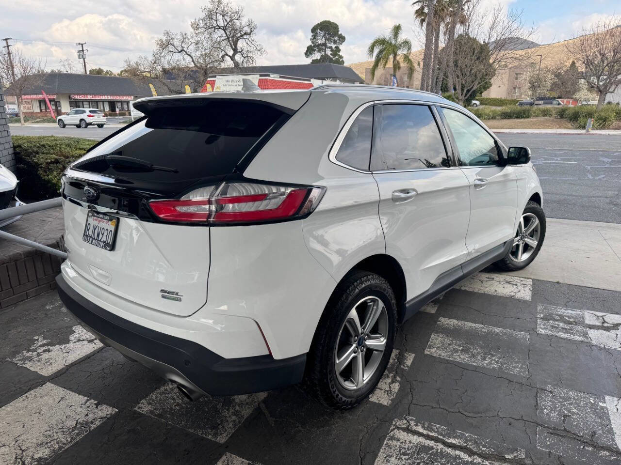 Used 2019 Ford Edge SEL w/ Equipment Group 201A image 3