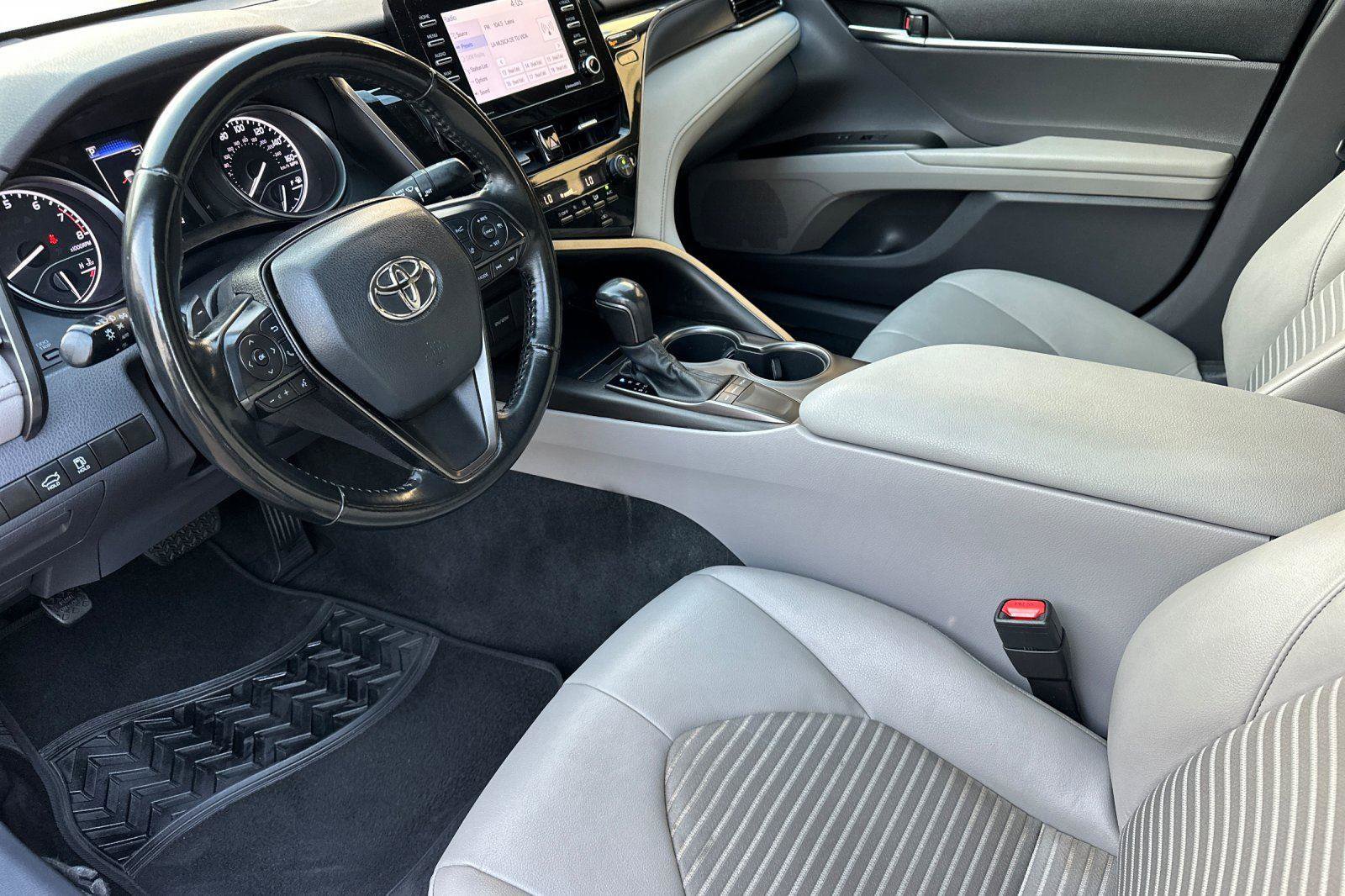 Used 2022 Toyota Camry SE image 9