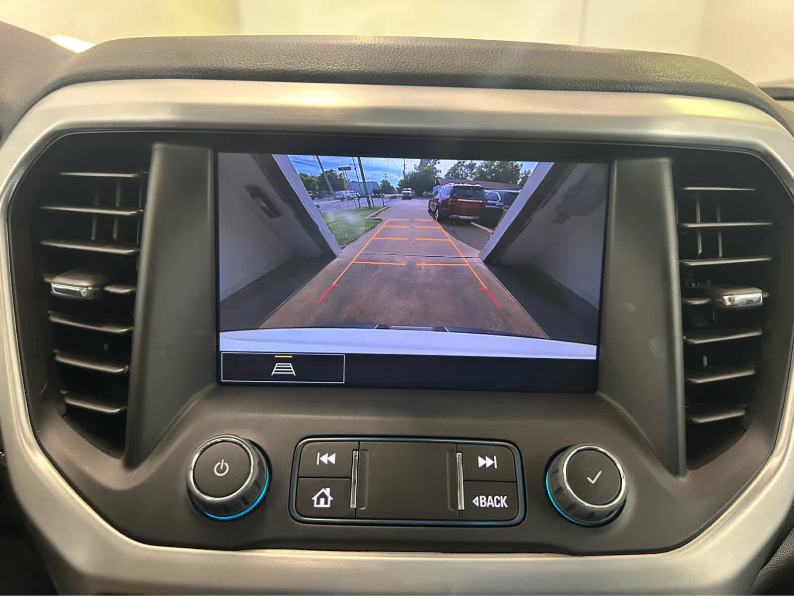 Used 2023 GMC Acadia SLT w/ Elevation Edition image 18