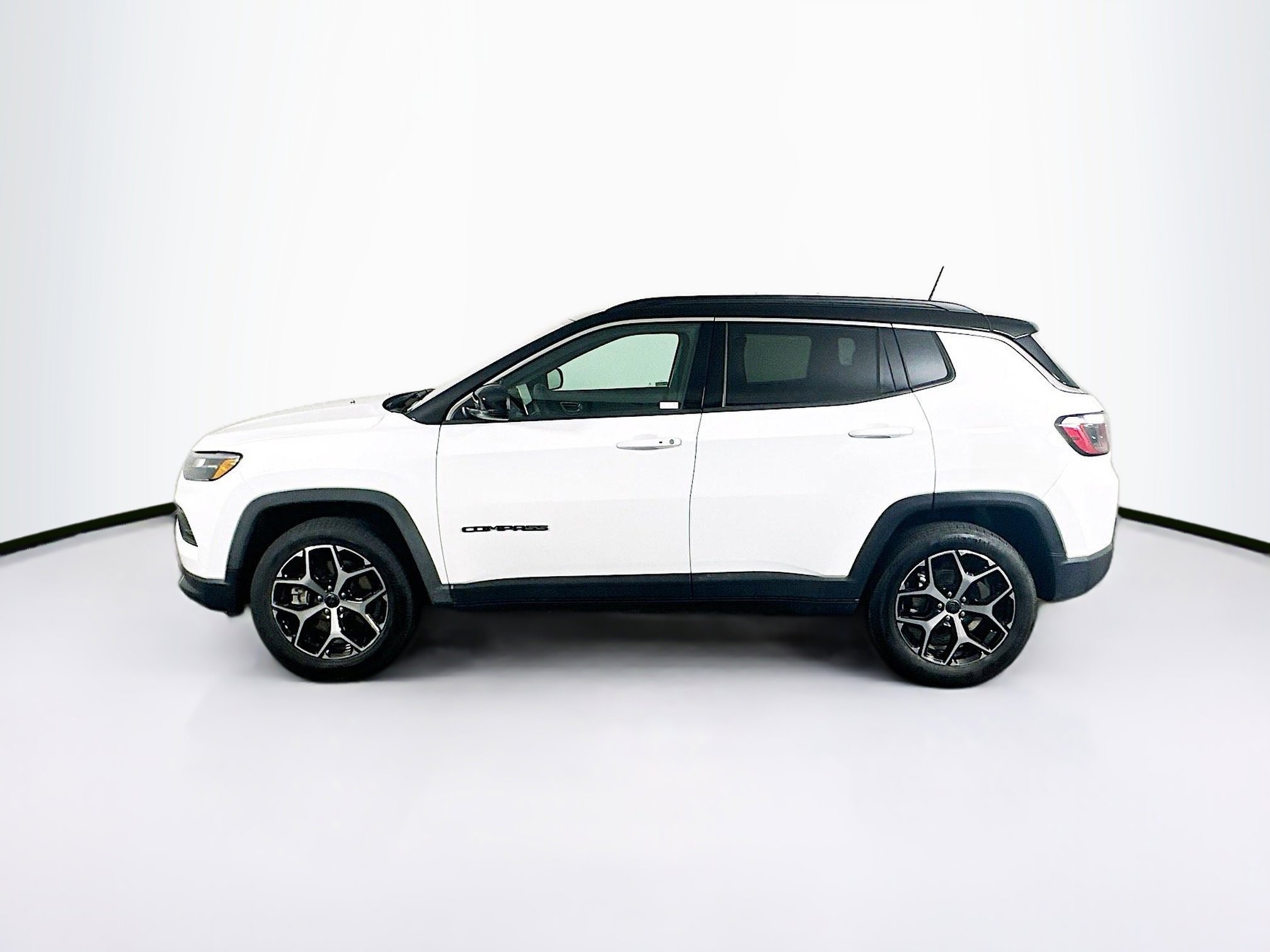 Used 2025 Jeep Compass Limited image 4