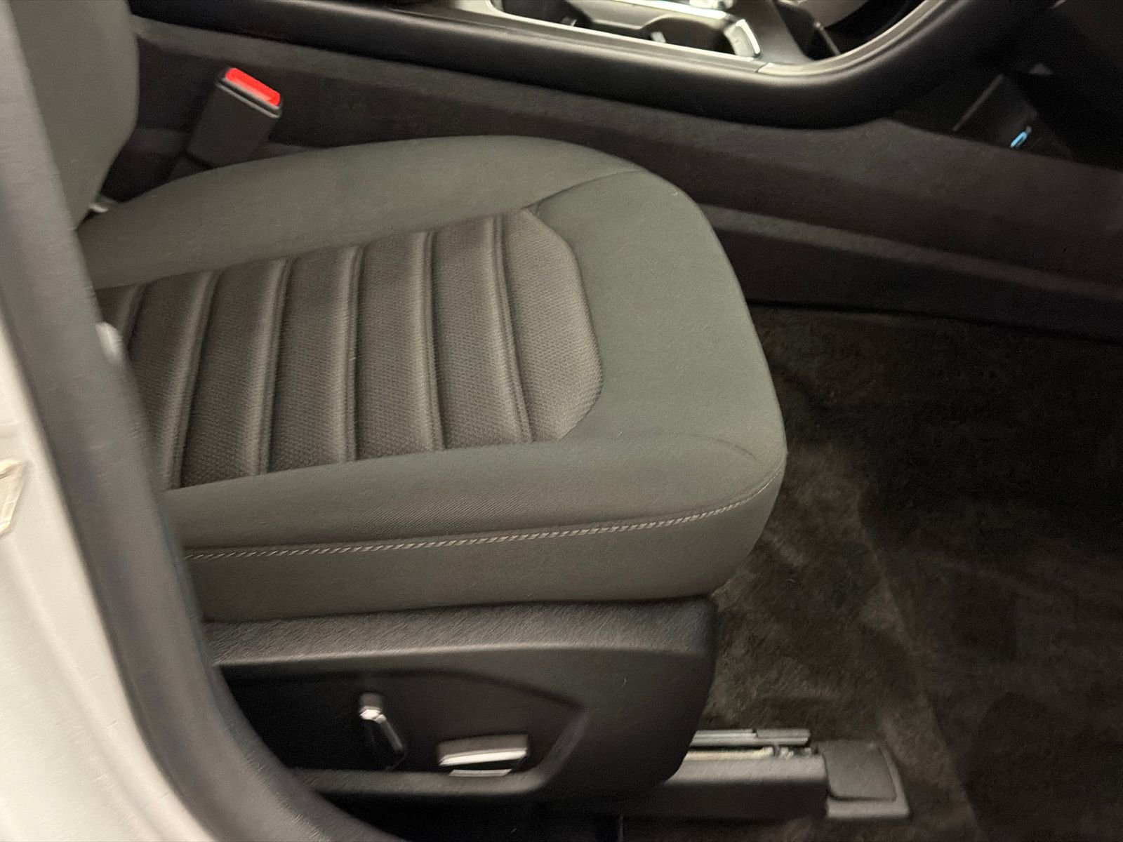 Used 2018 Ford Fusion SE w/ Fusion SE Technology Package FWD image 10