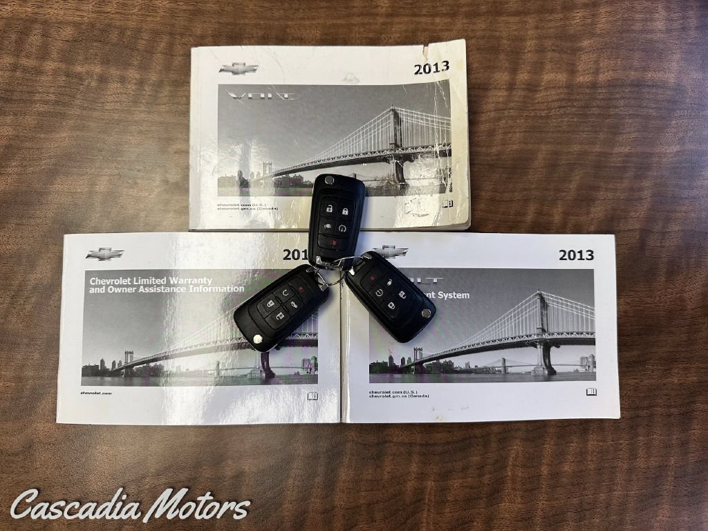Used 2013 Chevrolet Volt Premium w/ Premium Trim Package FWD image 2