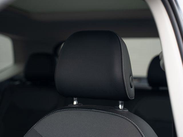 Used 2022 Volkswagen Taos SE w/ Panoramic Sunroof Package AWD/4WD image 19