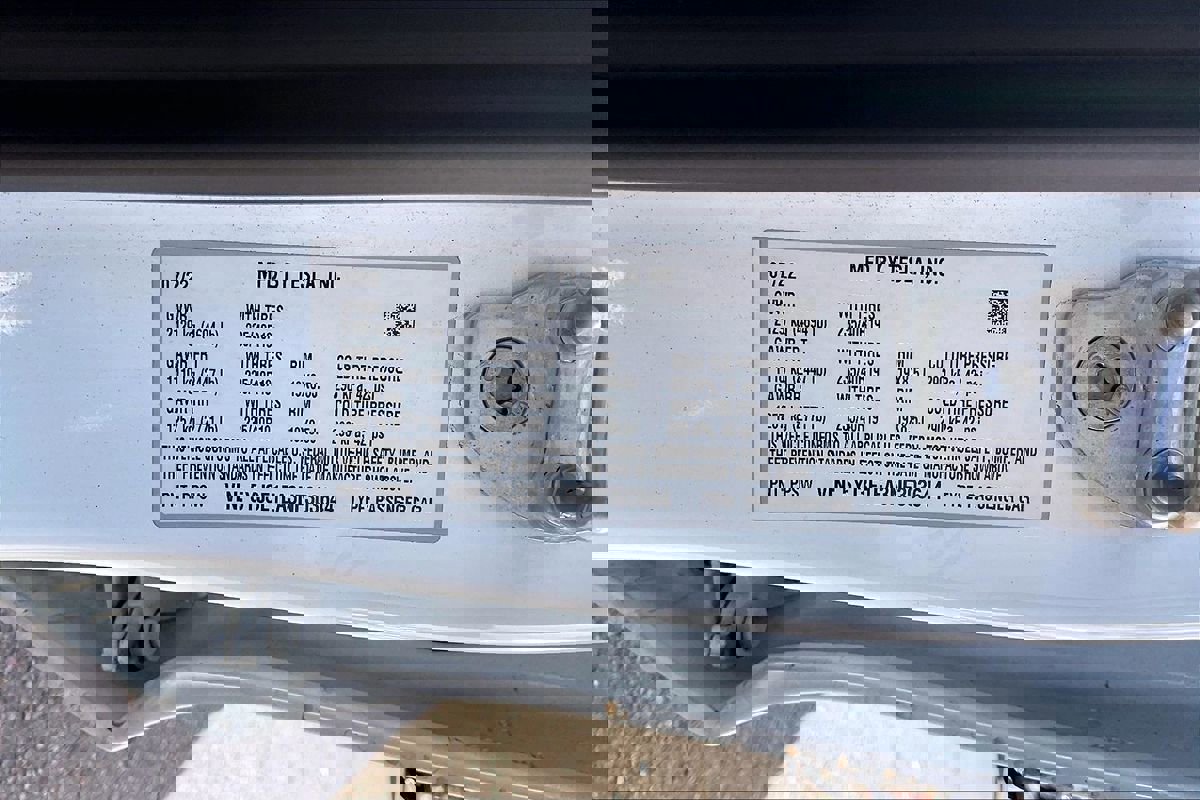 Used 2022 Tesla Model 3 Standard Range image 3