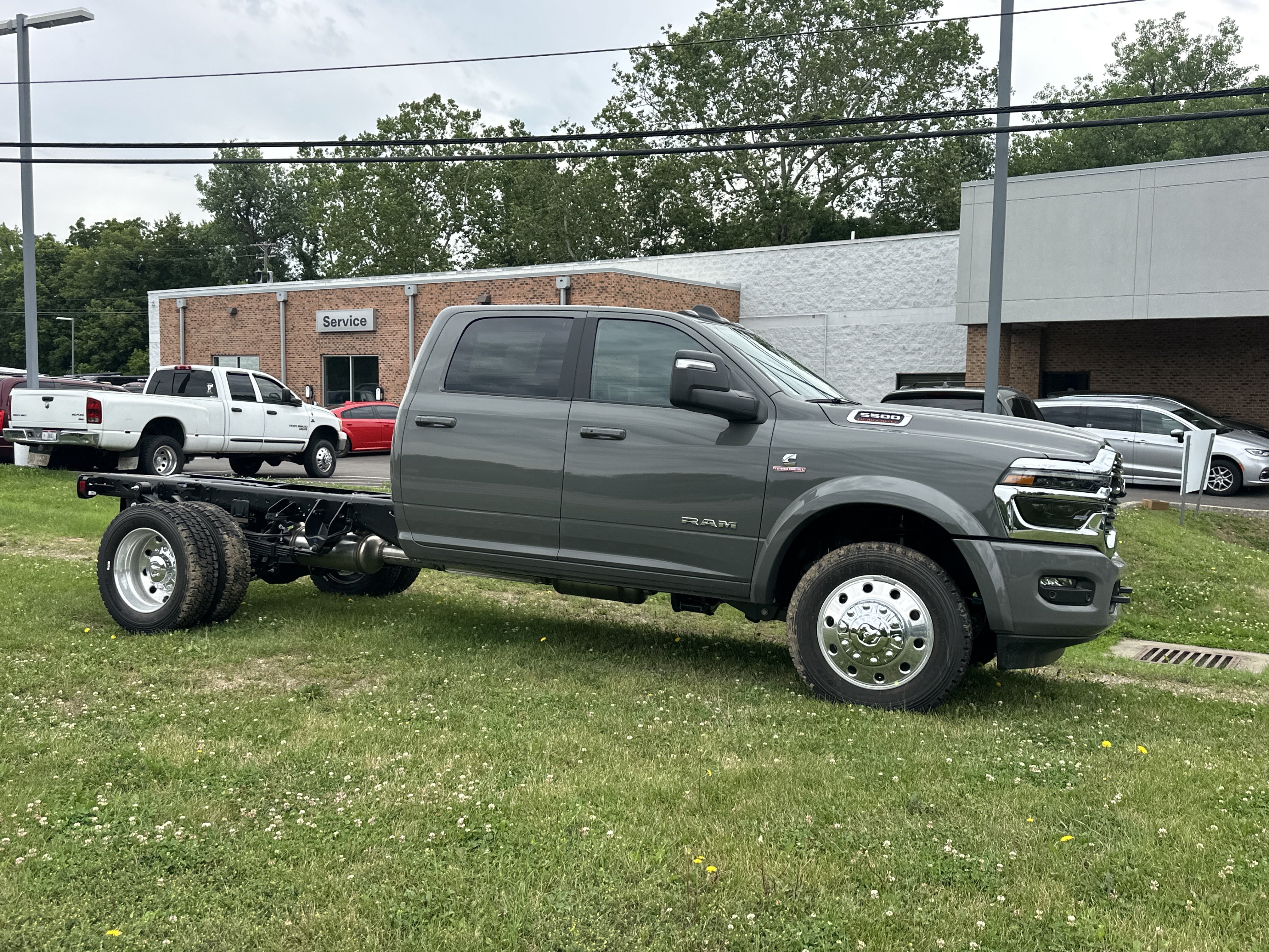 New 2026 RAM 5500 4x4 Crew Cab w/ Laramie Trim Package image 21