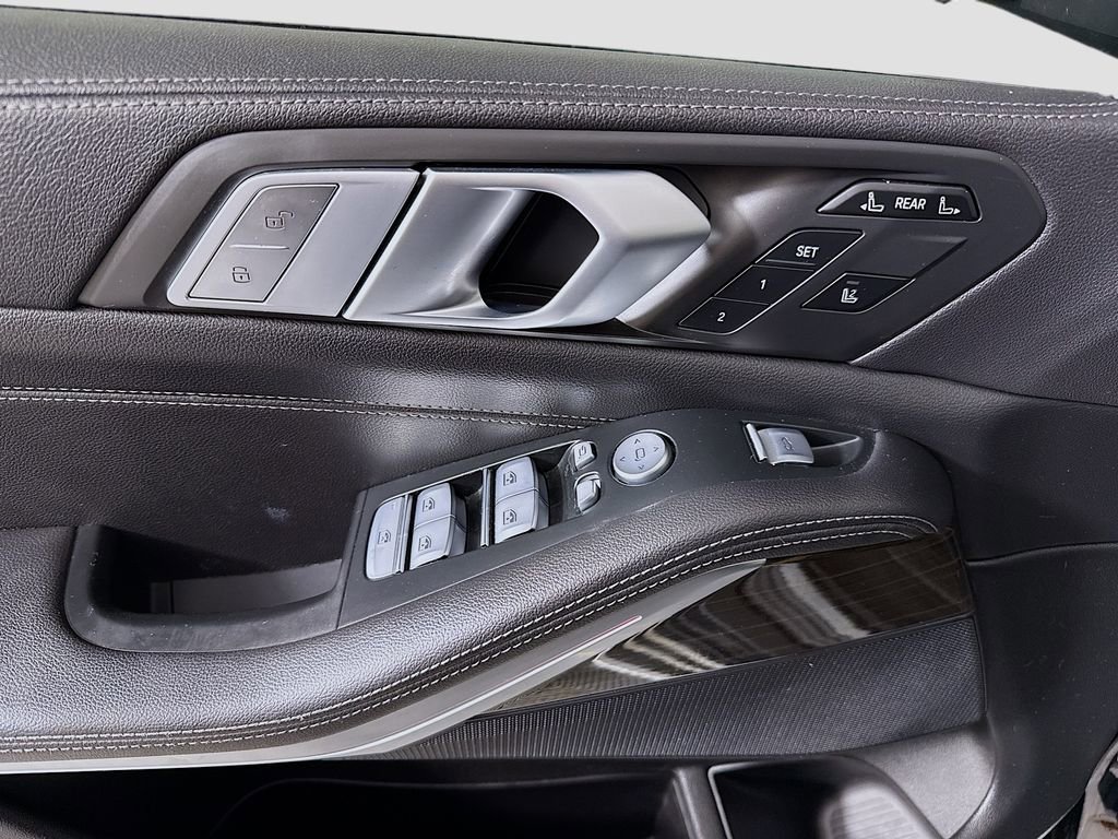 Used 2021 BMW X7 xDrive40i w/ Parking Assistance Package image 18