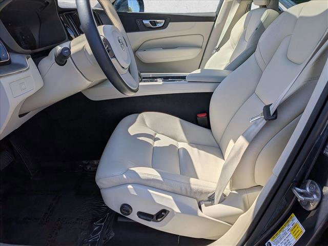 Used 2023 Volvo XC60 B5 Core image 18