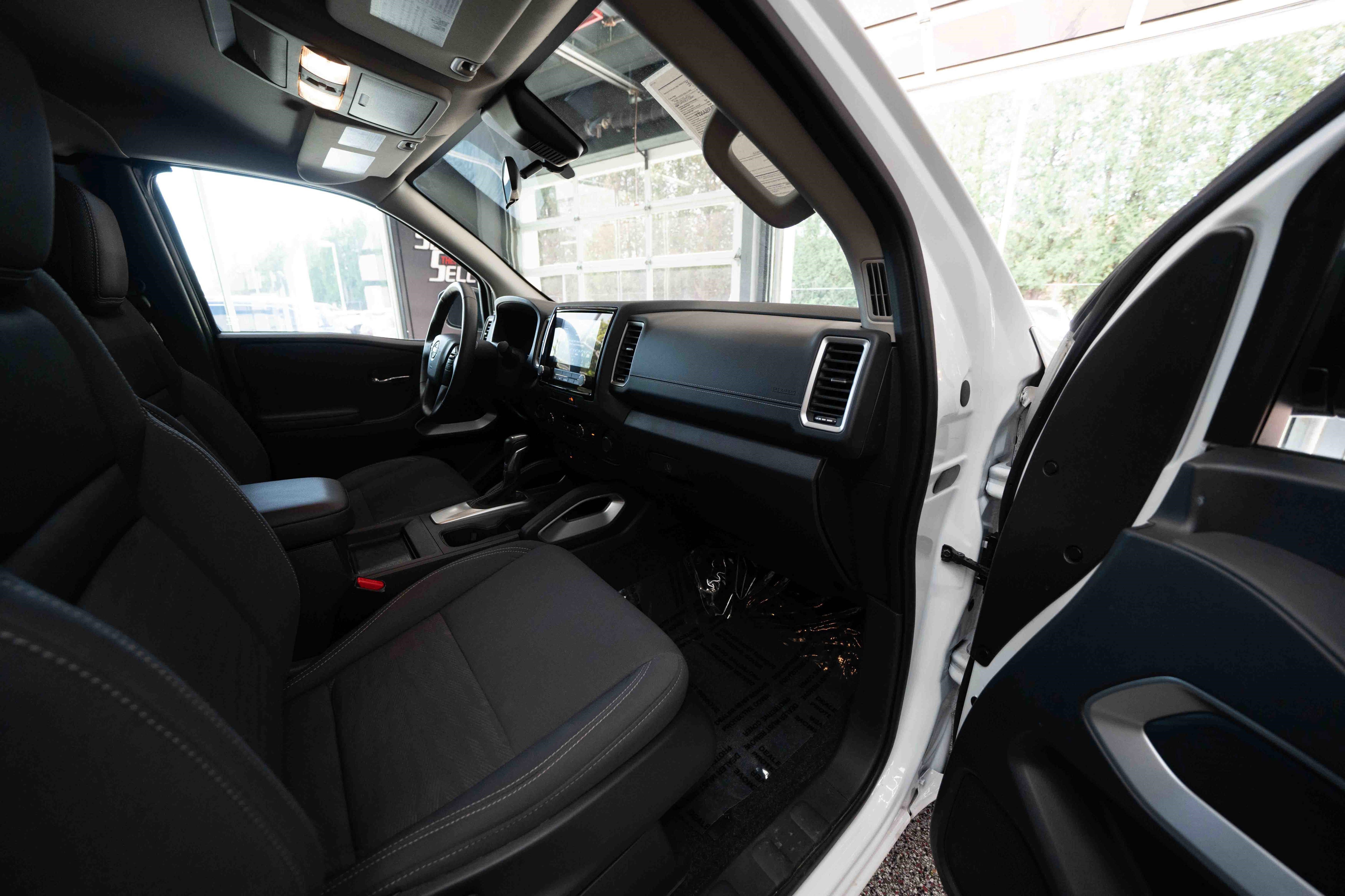 Used 2024 Nissan Frontier SV w/ SV Convenience Package image 25