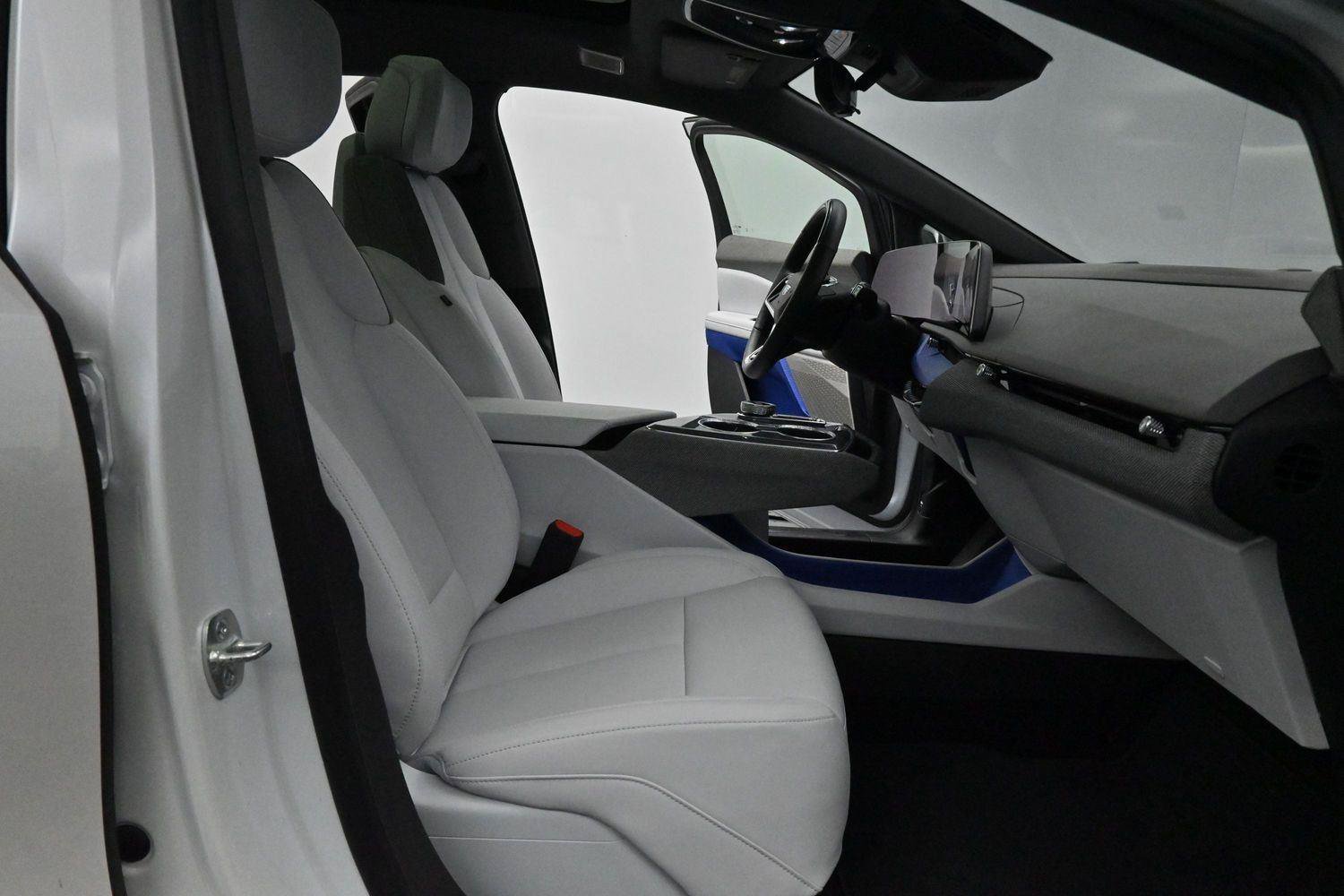 Certified 2025 Cadillac Optiq Sport 1 AWD/4WD image 33