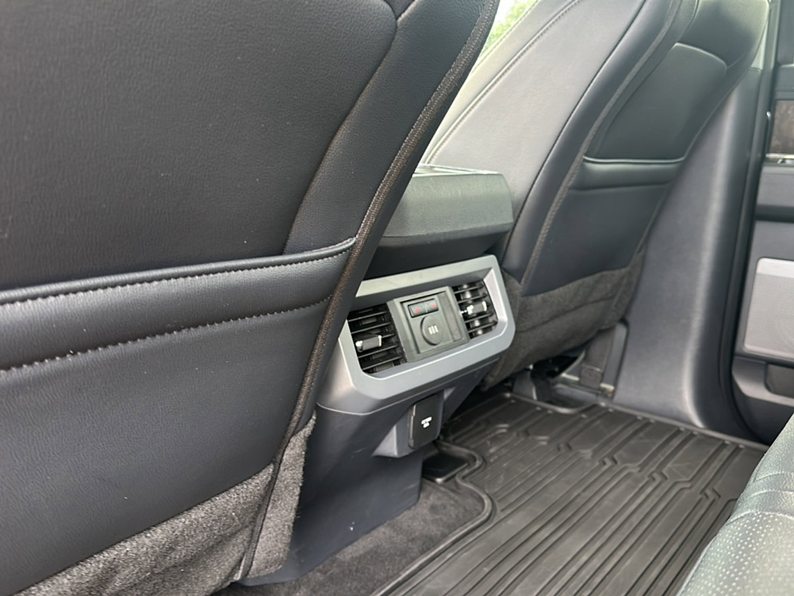 Used 2026 Ford F250 Lariat w/ Tremor Off-Road Package AWD/4WD image 21