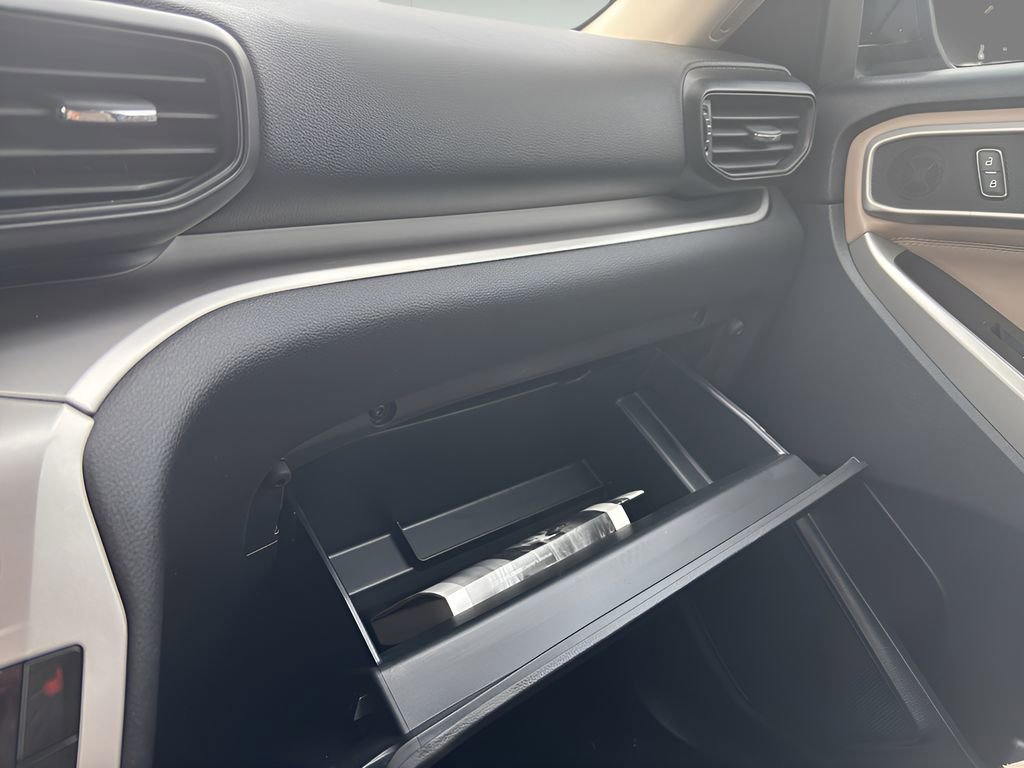 Used 2021 Ford Explorer XLT image 30