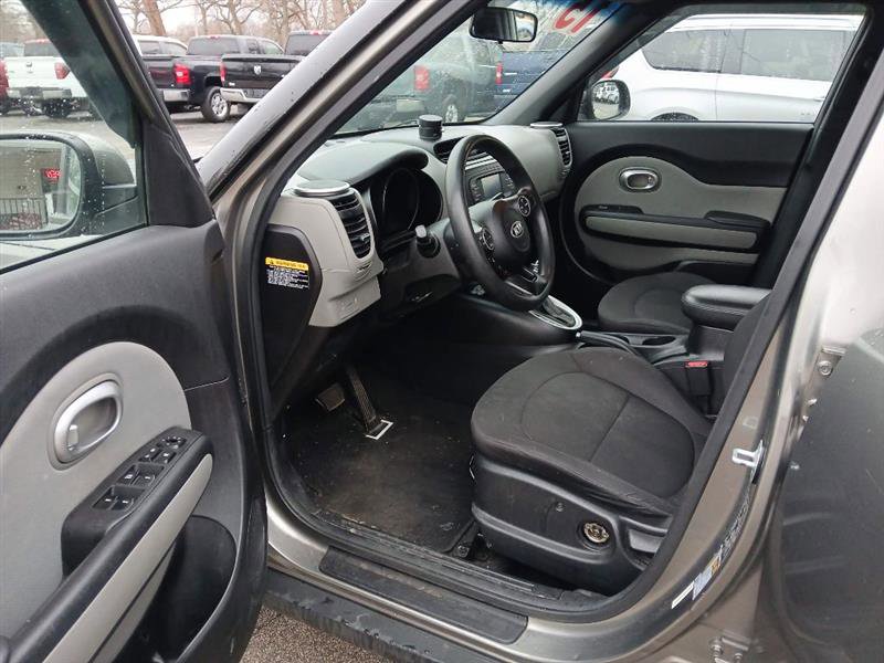 Used 2015 Kia Soul FWD image 9