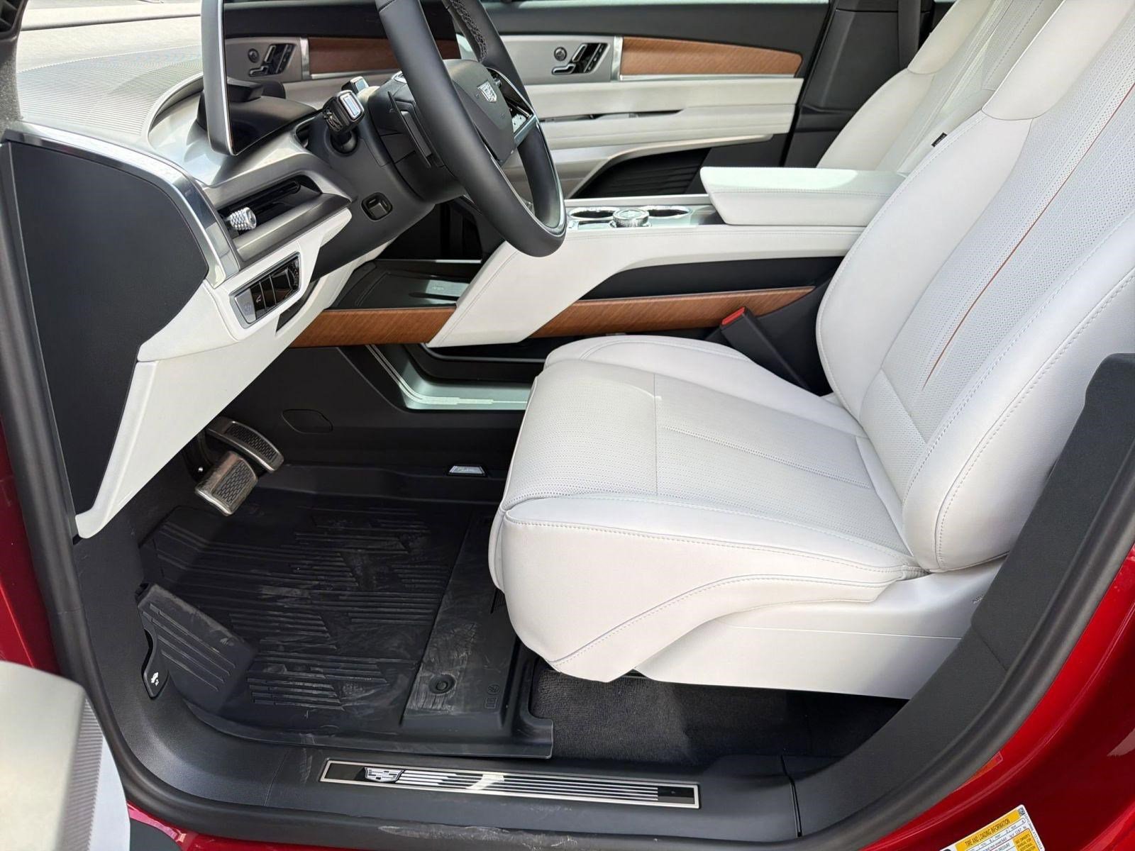 New 2026 Cadillac Vistiq Sport w/ LPO, Floor Liner Package AWD/4WD image 4