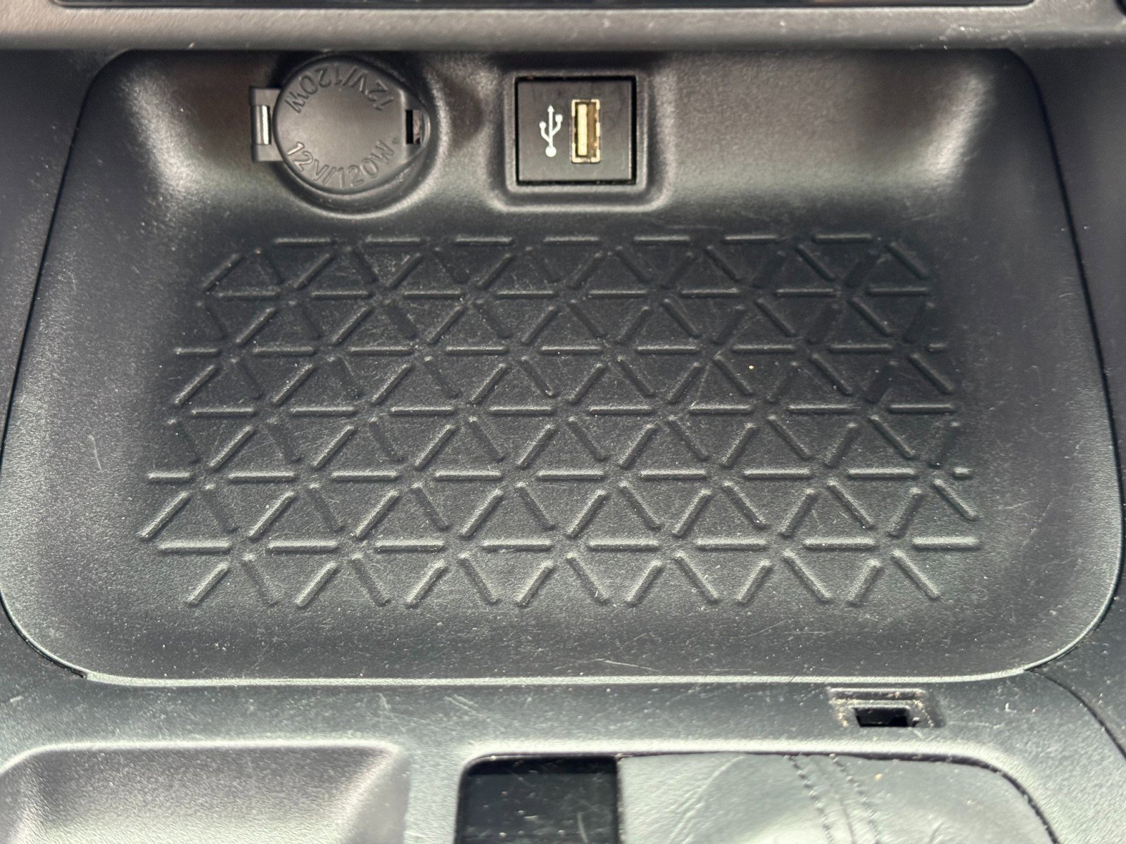 Used 2025 Toyota RAV4 XLE w/ Convenience Package FWD image 28