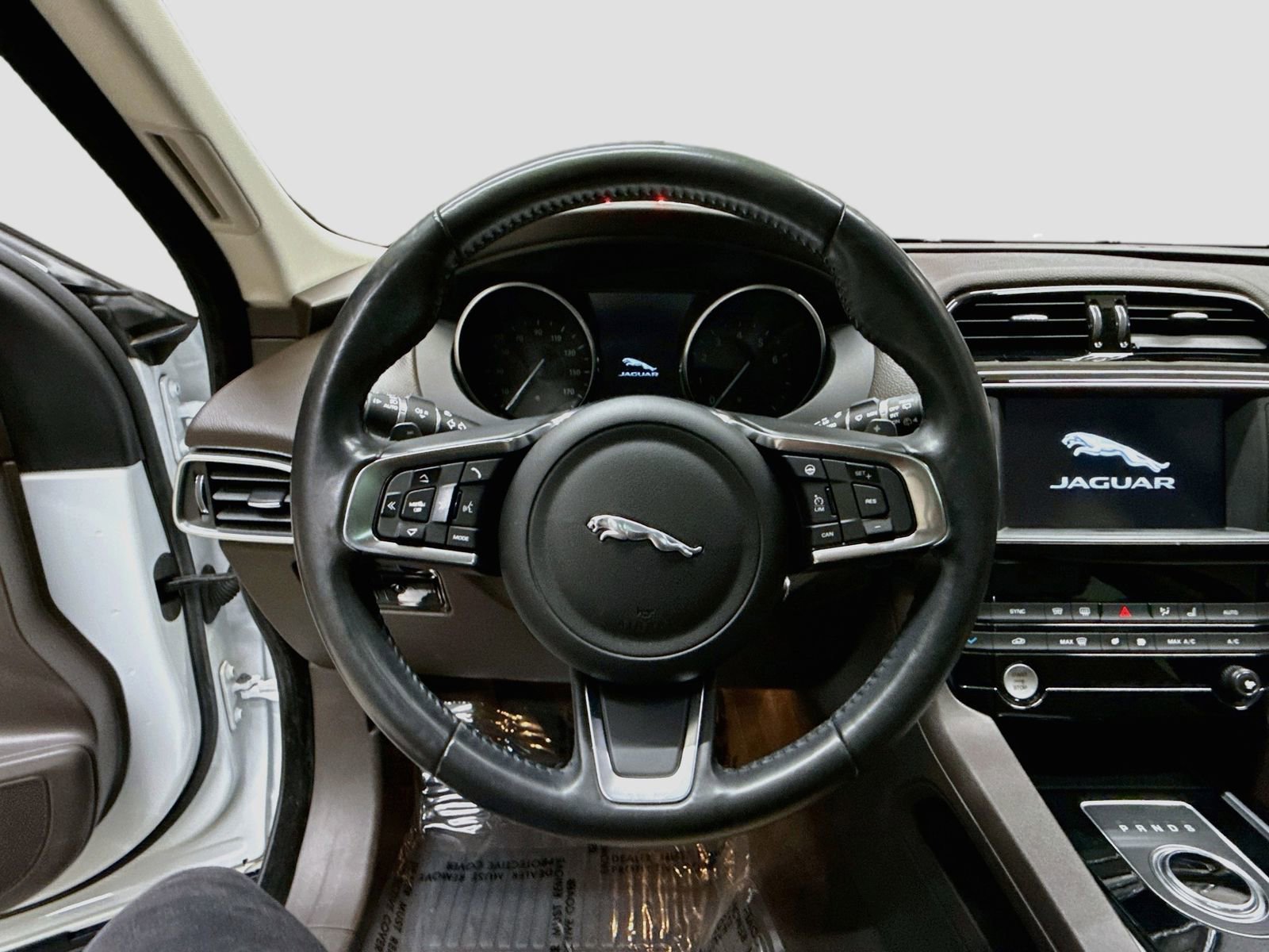 Used 2018 Jaguar F-PACE Prestige AWD/4WD image 12