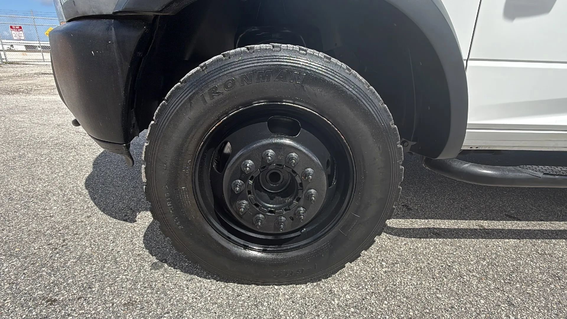 Used 2015 RAM 4500 Tradesman w/ Chrome Appearance Group image 22