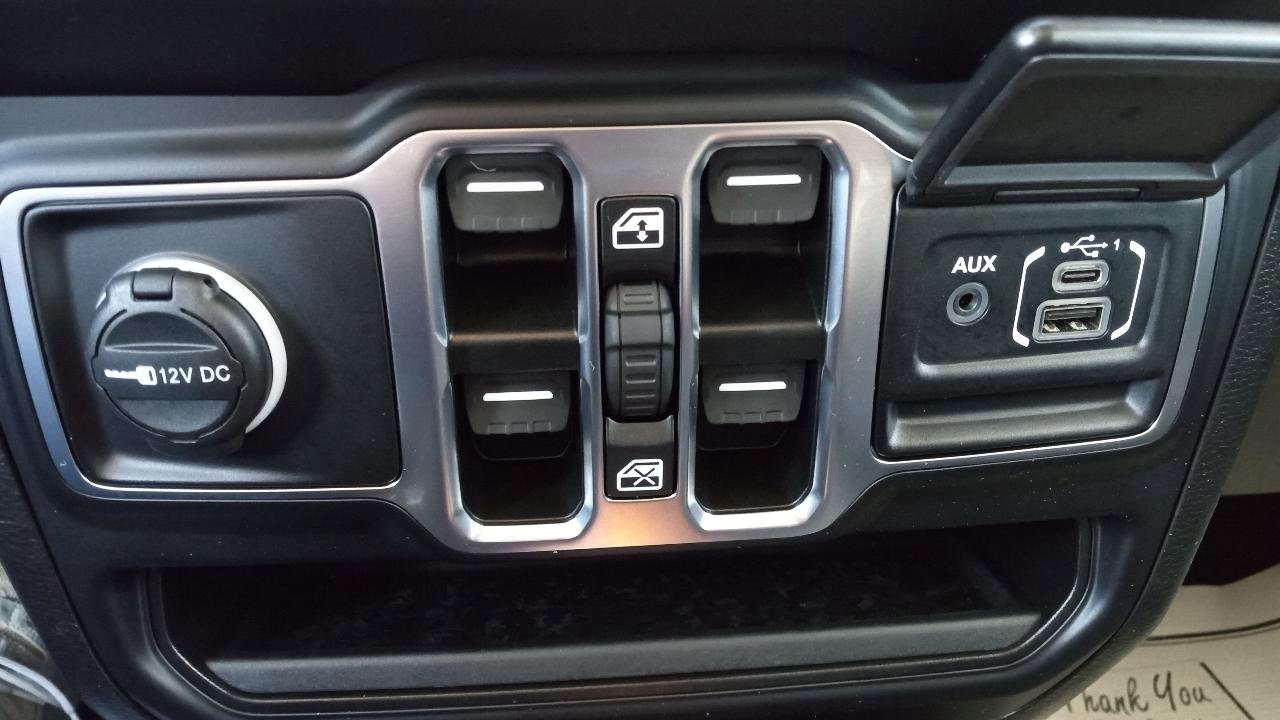 Used 2023 Jeep Wrangler Sahara w/ Cold Weather Group AWD/4WD image 24