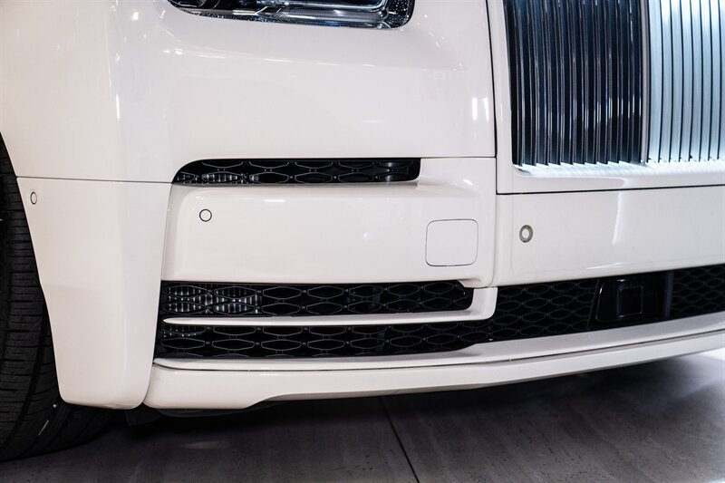 Used 2026 Rolls-Royce Phantom Sedan RWD image 38