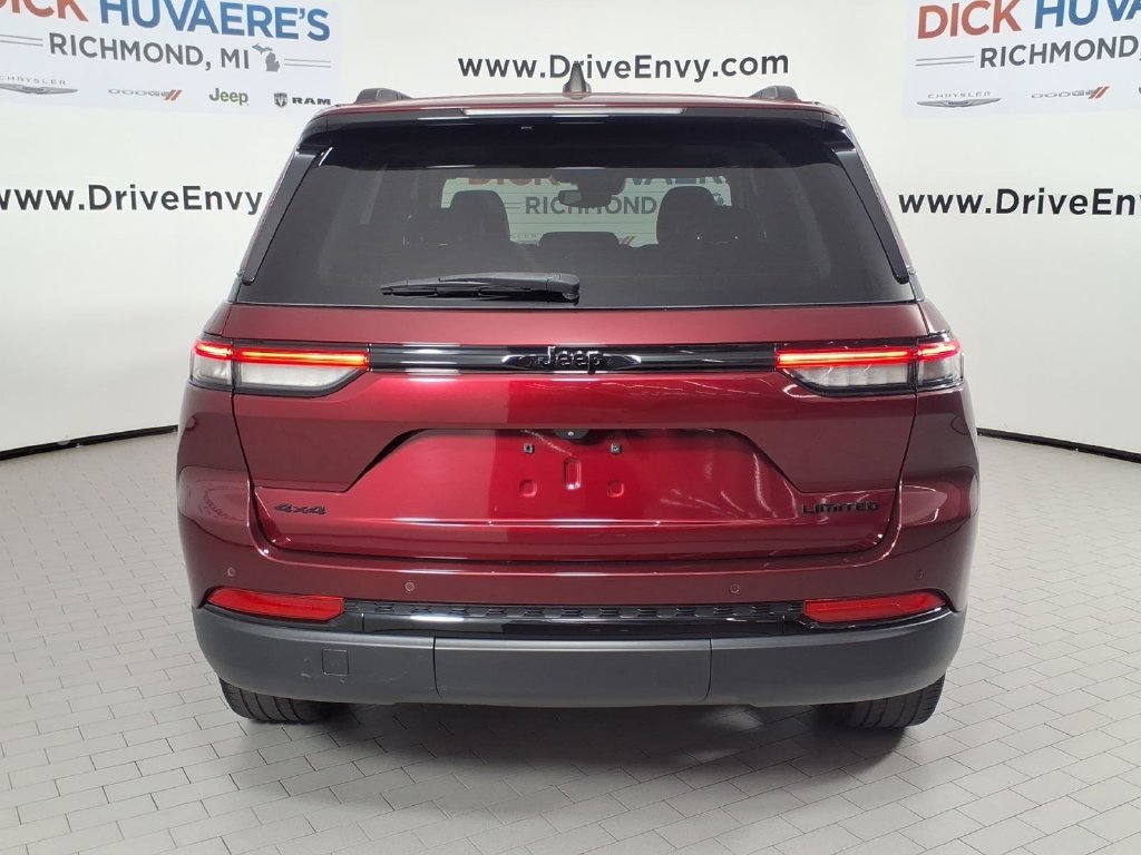 Used 2023 Jeep Grand Cherokee Limited w/ Black Appearance Package AWD/4WD image 5