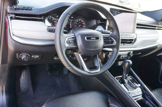 Used 2025 Jeep Compass Limited AWD/4WD image 12